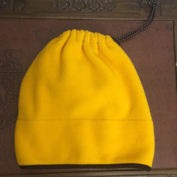 GAP Yellow Fleece Beanie Ponytail Winter Hat - Picture 5 of 6
